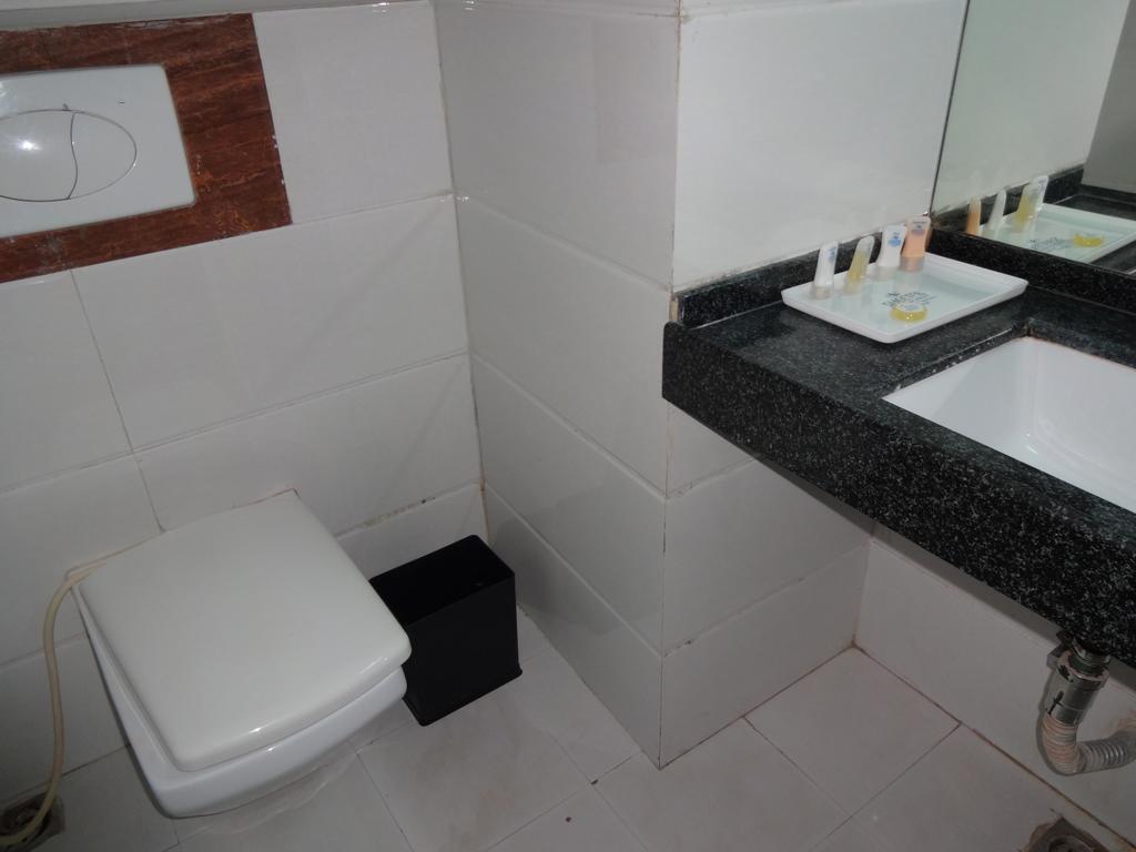 Sheetal International Rain Basera Rāipur Oda fotoğraf